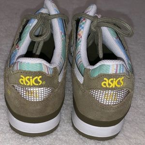 ASICS Khaki women’s Sneakers